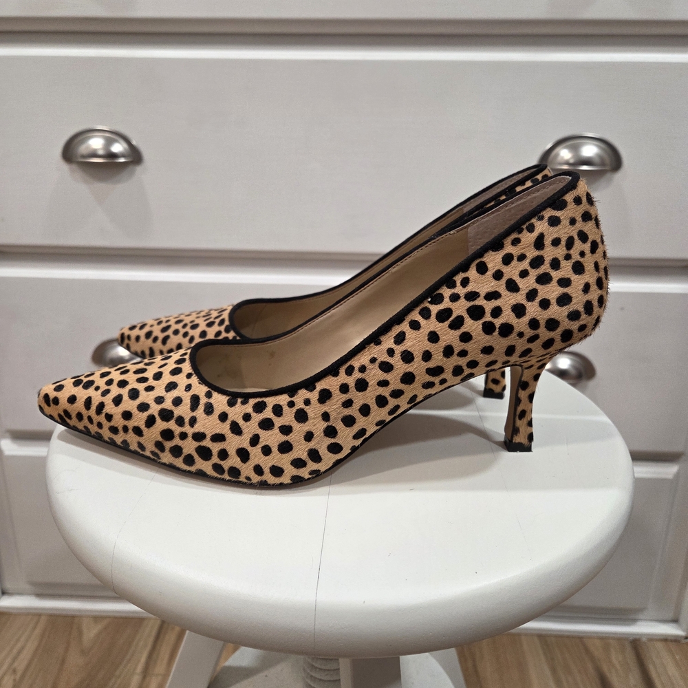 Ann Taylor Tan and Black Heels - Picture 4 of 6